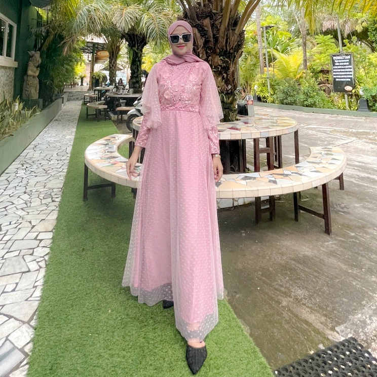 Seroja Dress Brukat Tille PREMIUM Dress Kondangan Muslim Wanita Remaja Terbaru Ld 100CM Nauren Maxy Bunga Veronica Brokat Gaun Pesta Muslimah Cantik Seragaman Baju Lebaran Kekinian Murah Grosir Konveksi Warna Sage Green Latte Brown Lavender Grey Toska