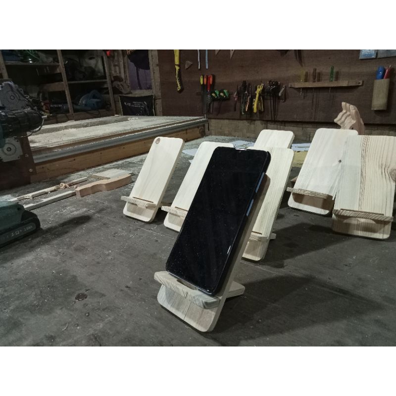 Stand_holder_hp_kayu