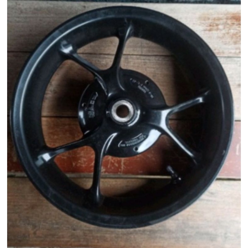 velg belakang AEROX 155 original