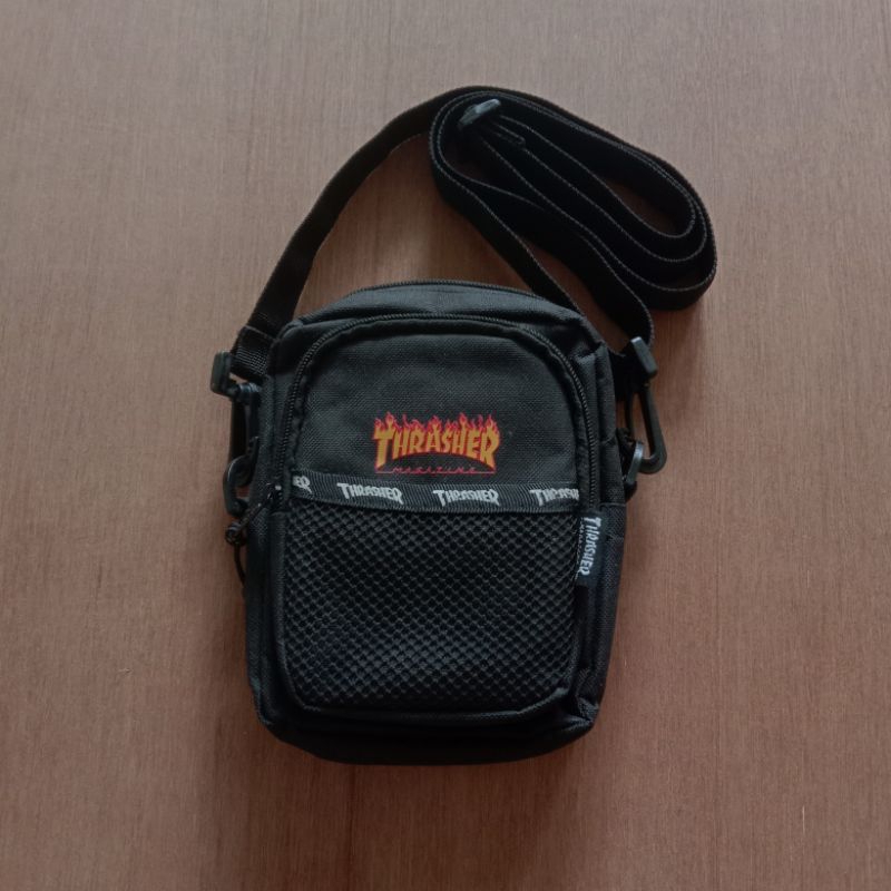 Sling Bag Thrasher Fire Black