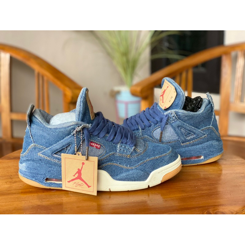 Retro 4 Levis