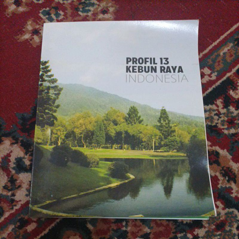 Buku Travel : Profil 13 Kebun Raya Indonesia