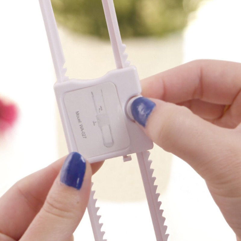 (clashop) Pengaman Pintu Lemari / Gembok Plastik isi 2 pcs