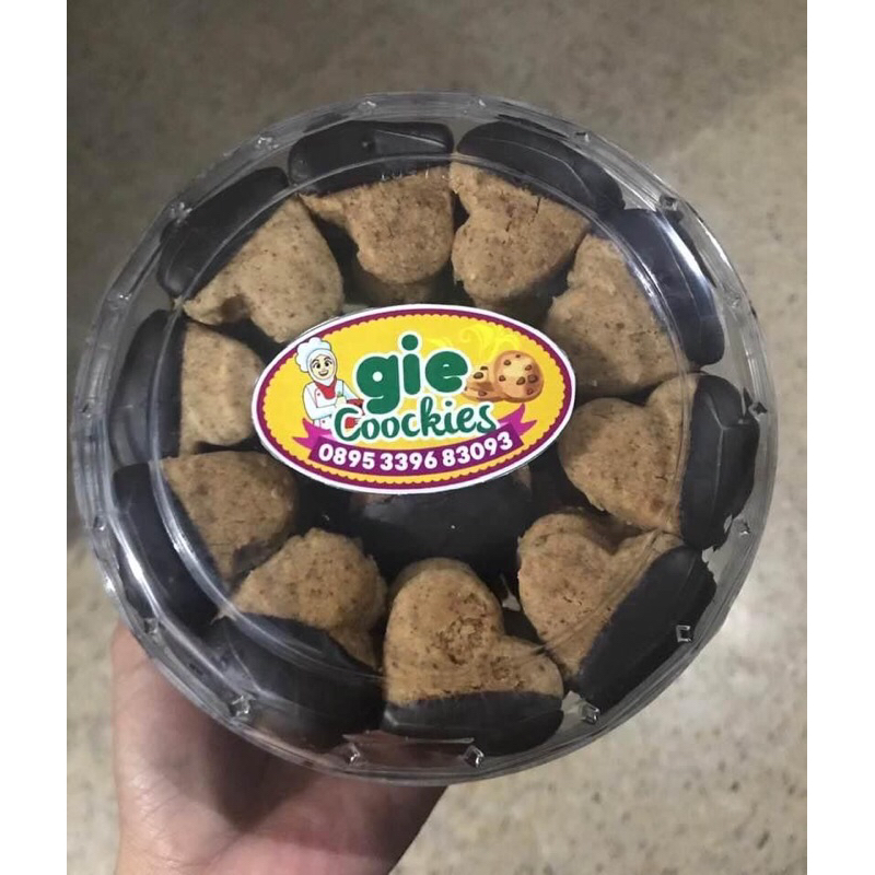 

kue kacang coklat