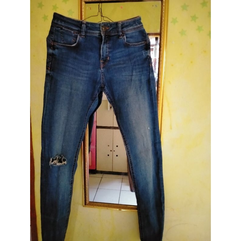 preloved bershka ripped jeans