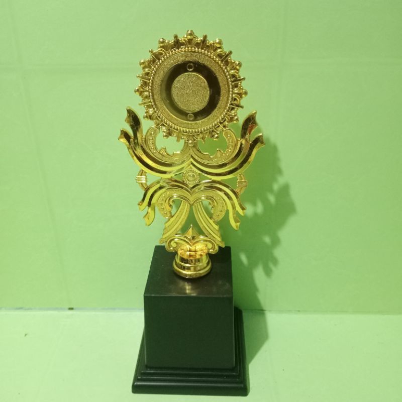 Piala Md fg Tinggi 28cm