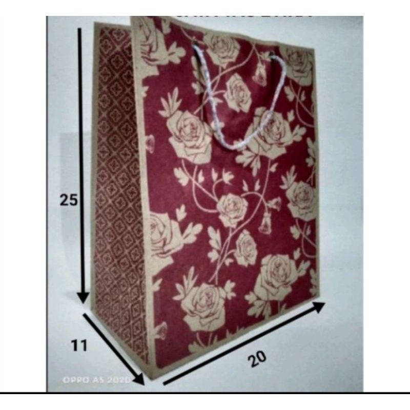 

Paper bag/ Tas kertas batik 2 warna (20x10x25cm) (0108)