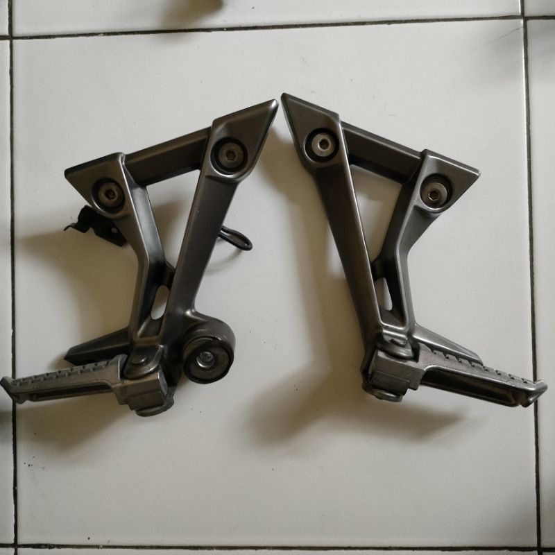 Footstep pijakan kaki belakang Kawasaki Ninja 250 Fi injeksi Original Step Belakang kanan kiri ninja