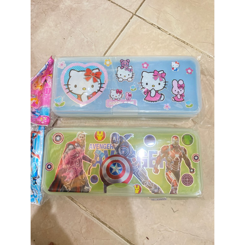 

Tempat pensil transparan
