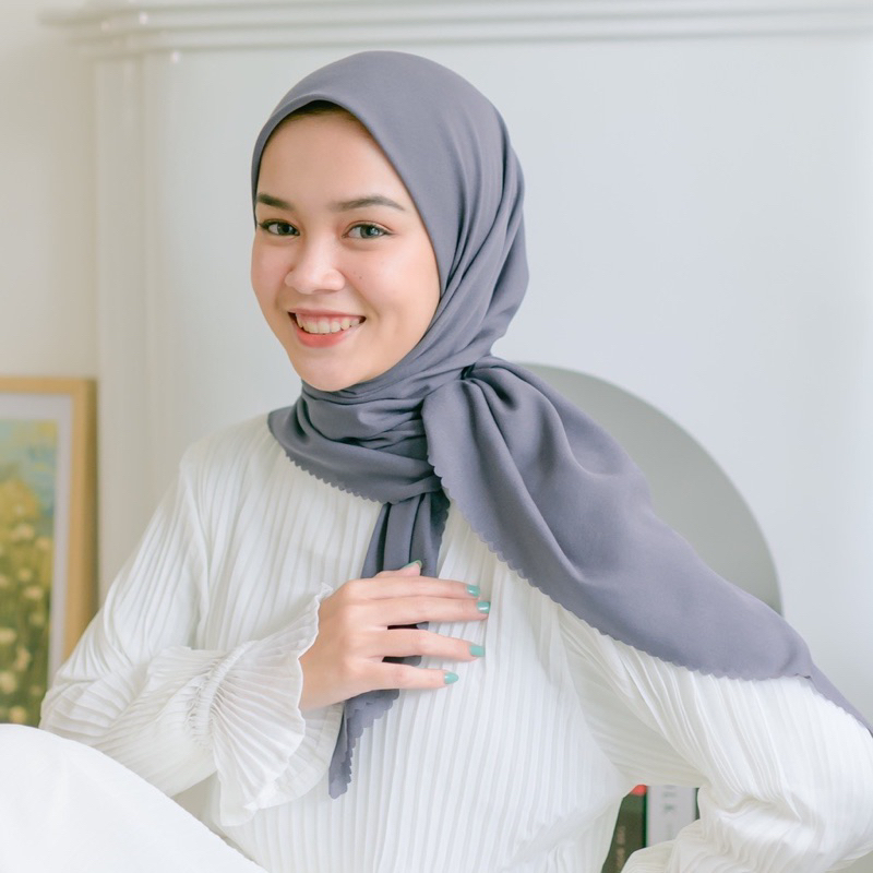 Hijab Segi Empat Polos Azara Voal Laser Cut Jilbab Segi Empat Laser