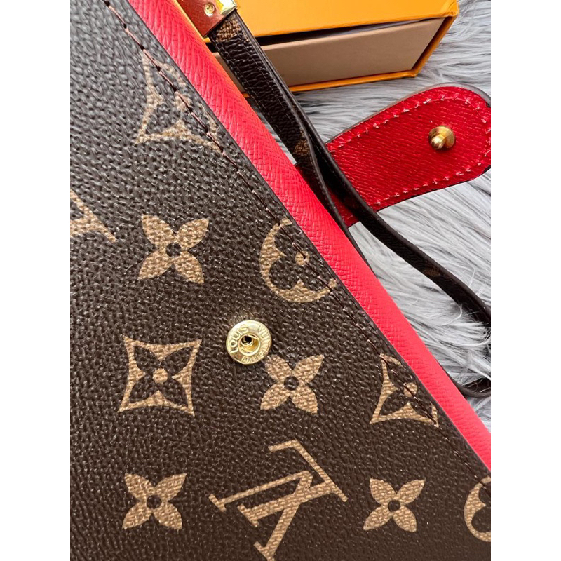 Dompet Lipat Panjang LV Kancing Freebox dan Free Tali Pendek Bahan Waterproof Kekinian