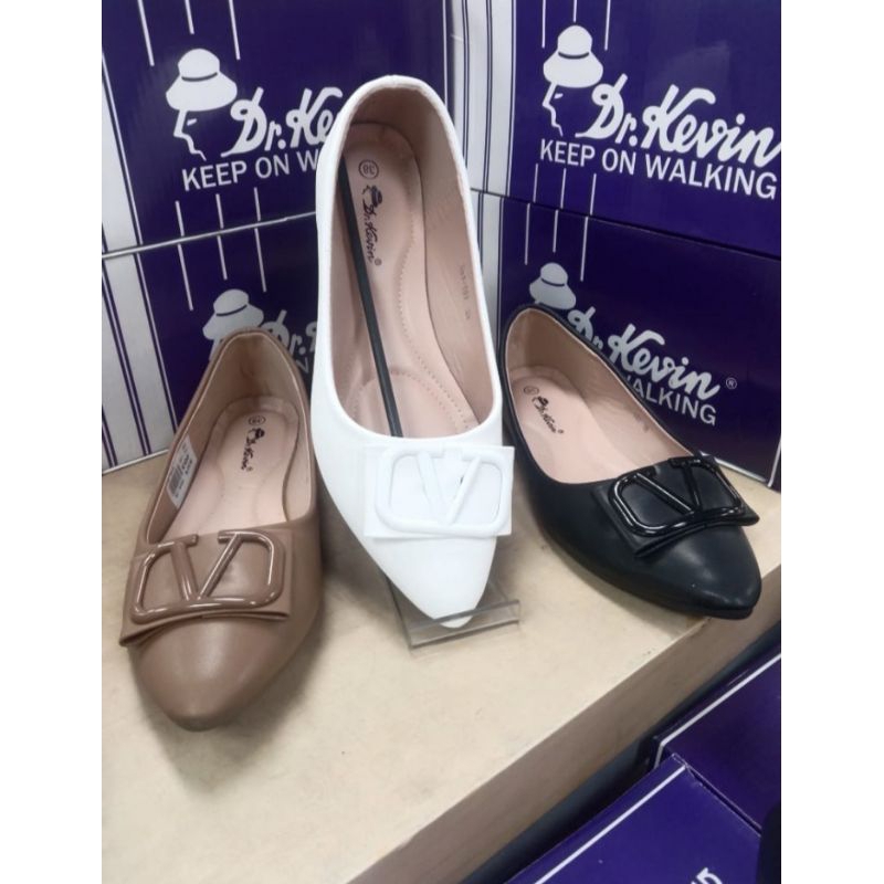 Sepatu Wanita Flat Shoes Dr KEVIN ORI 100% 3 warna ( mocca.putih.hitam)