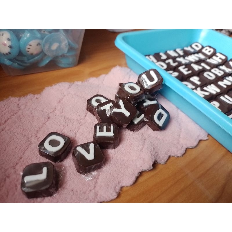 

coklat karakter alphabet isi 60pc berat 260gram