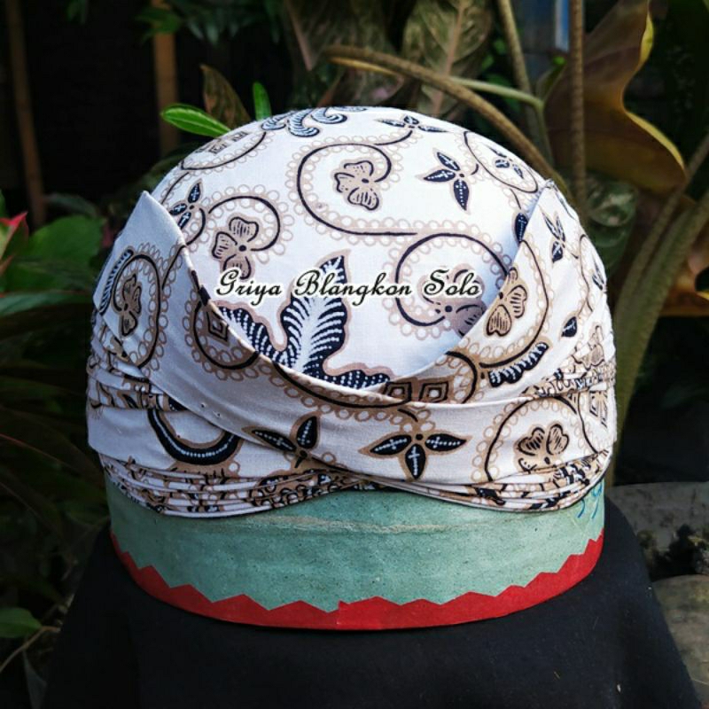 Blangkon Solo Perbawan Motif Batik Wahyu Tumurun