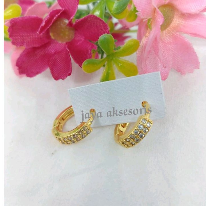 anting wanita titanium gold motip jepit permata baris ukuran dewasa anti luntur