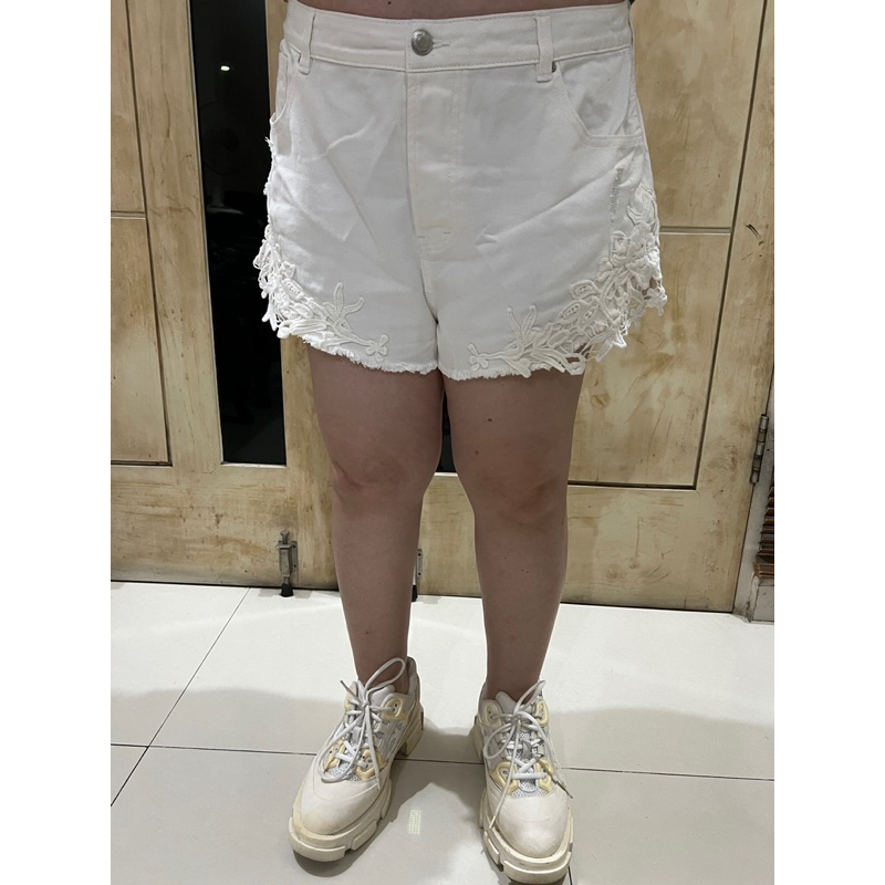 Celana Hotpants Jeans Putih Brokat Ripped Bunga Jumbo Size