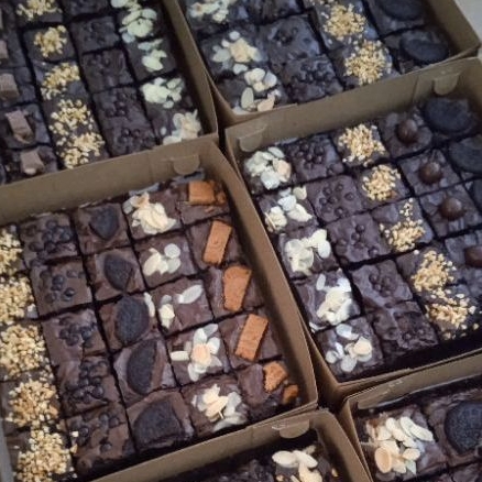 

Fudgy Brownies Coklat Premium (25 pcs)