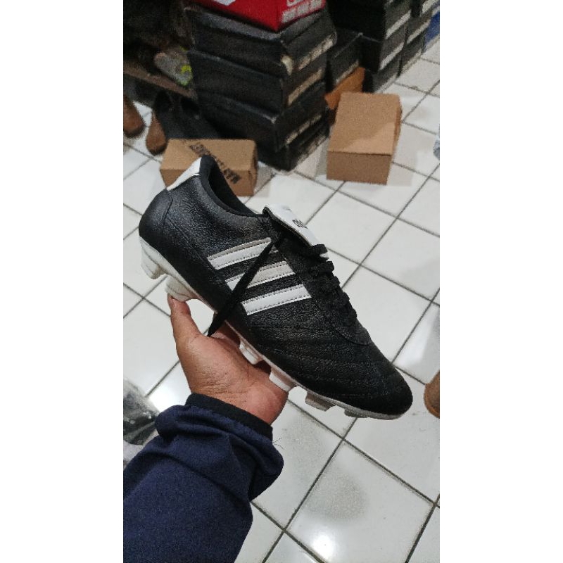 Sepatu Bola Kulit asli termurah