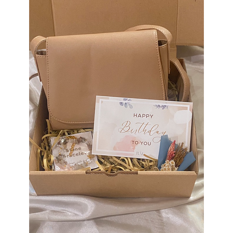 

RAEGIFT.ID - HAMPERS WISUDA / KADO ULANG TAHUN / GIFTBOX ANNIVERSARY / FREE UCAPAN (REQUEST)