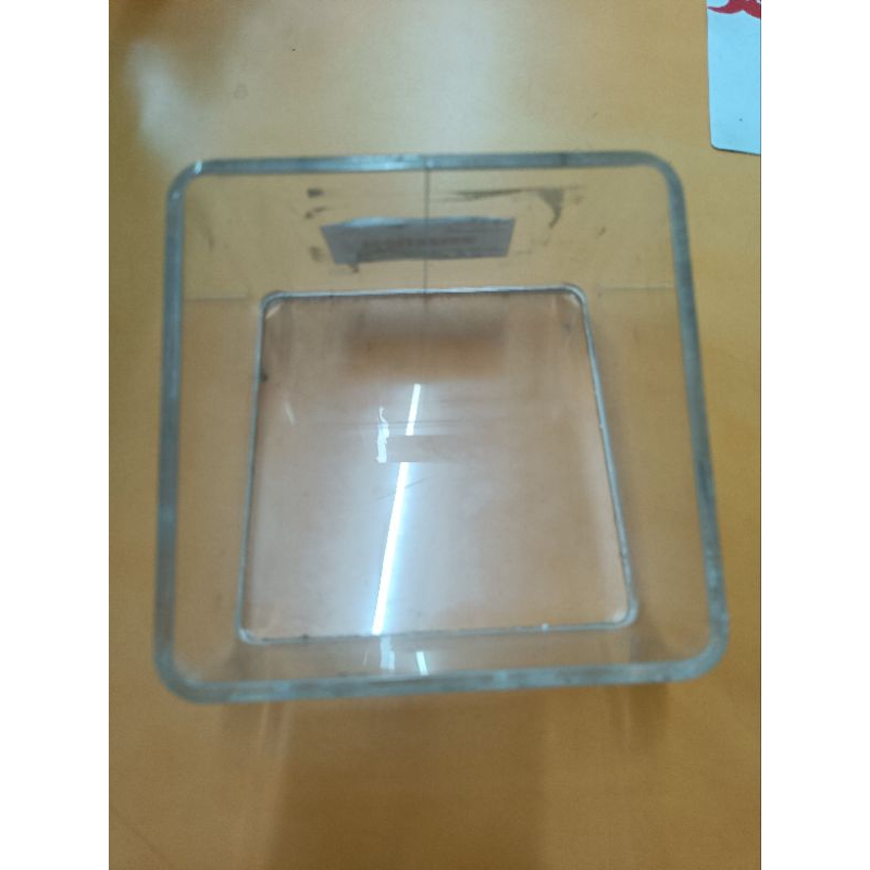 Kotak Akrilik Serbaguna Bekas
