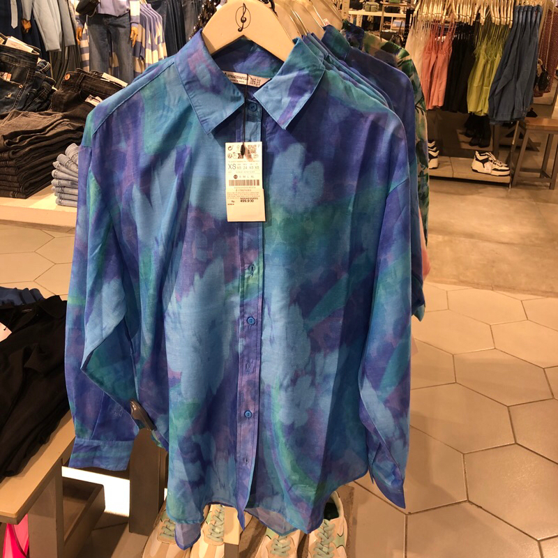 Kemeja Stradivarius // shirt // print shirt // kemeja motif // kemeja oversized