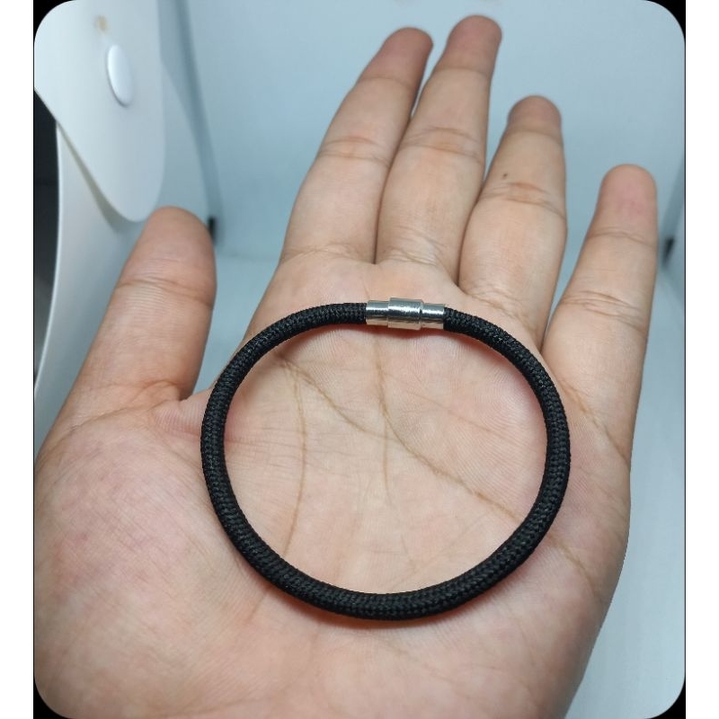 GELANG TALI PERUSIK HITAM POLOS DENGAN PENGAIT MAGENETIK/GELANG MAGNET/GELANG TALI