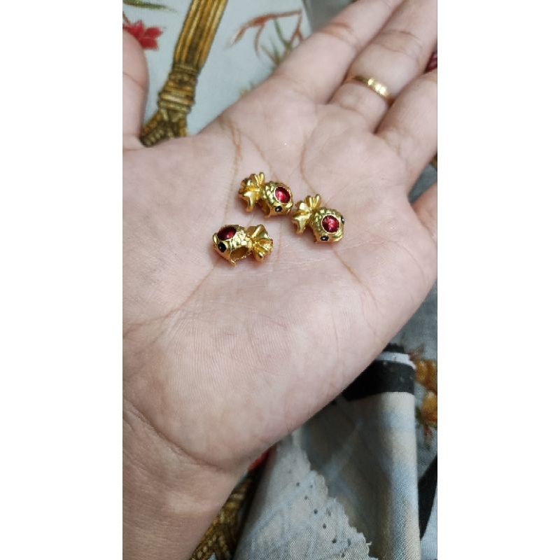 liontin gelang tangan