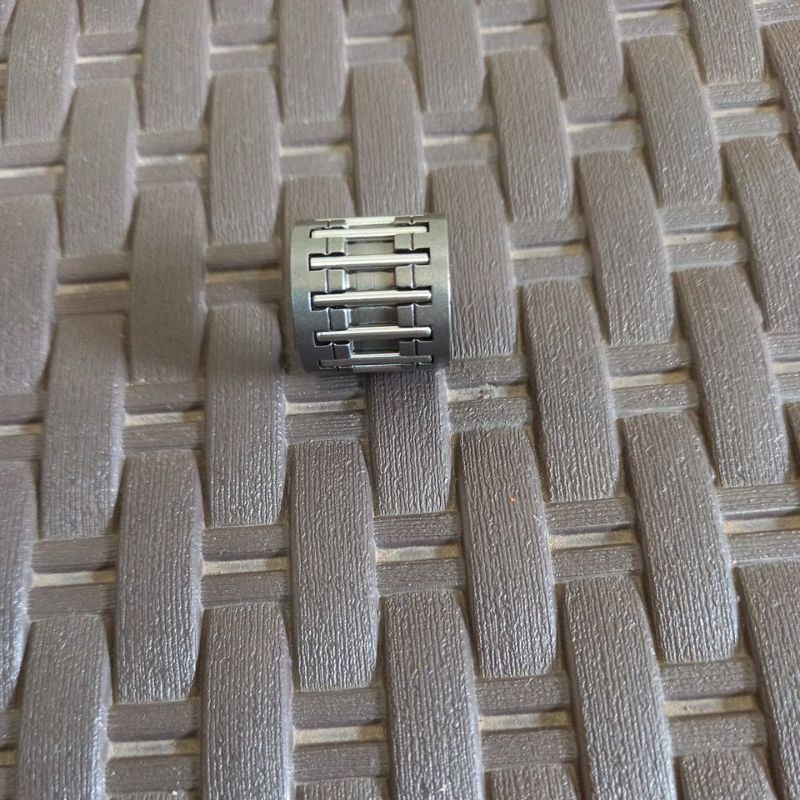 Needle bearing sprcoket chainsaw