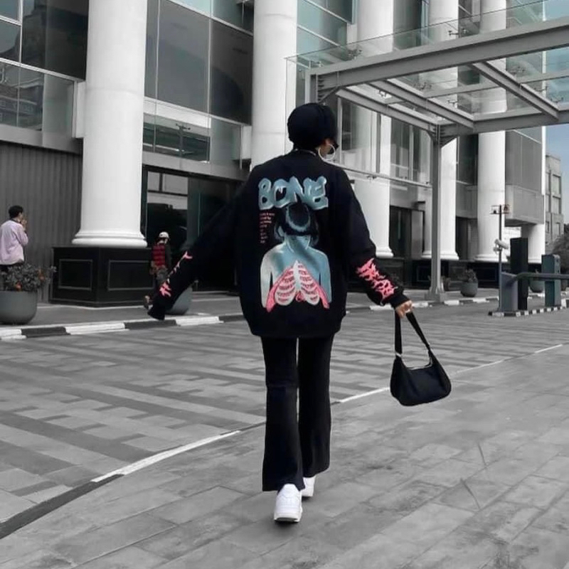 crewneck bone hecates size L preloved