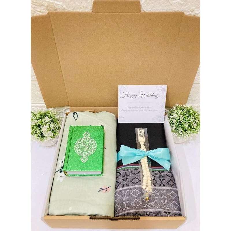 

Kado Pernikahan Hampers Mukena Rayon Sarung Dewasa/ Hampers Wedding/ Kado Ulang Tahun