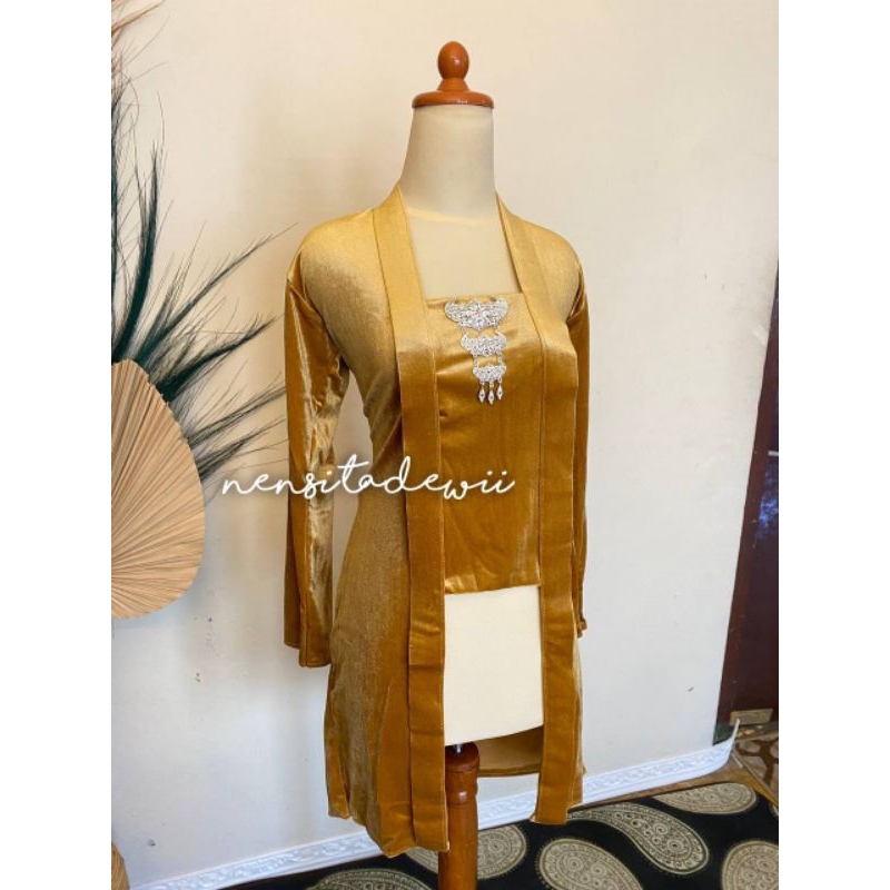 Kebaya Panjang, Model Kutubaru - Warna Gold