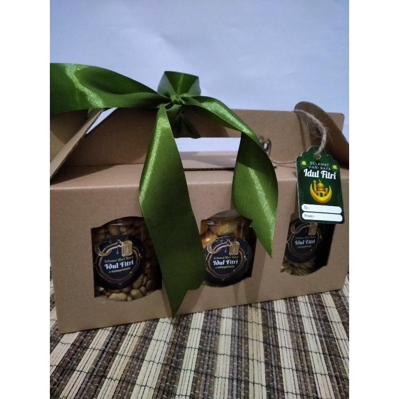 

Hampers gift box kue lebaran