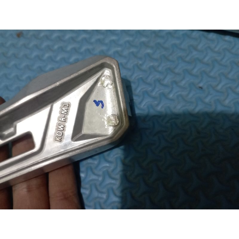 AREM R PILLON STEP PIJEKAN KAKI SEBELAH KANAN ORI