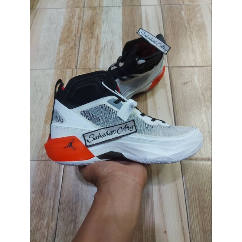 Sepatu AJ 37 White Black Orange