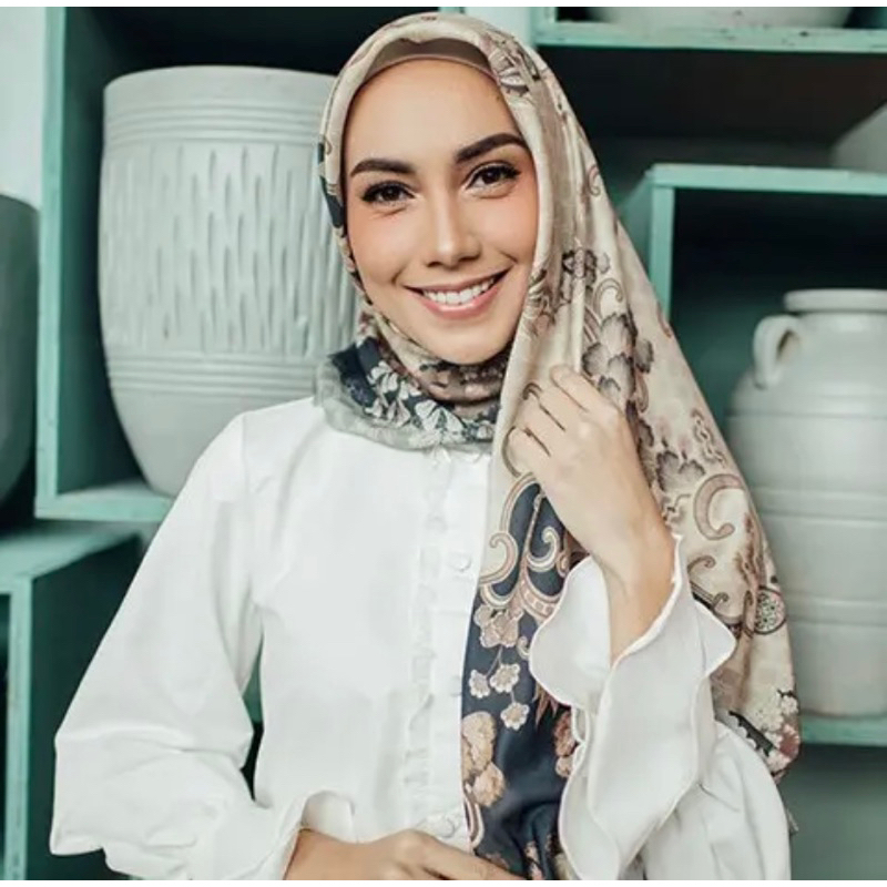 BUNAKEN SCARF - IVORY WEARING KLAMBY SALE