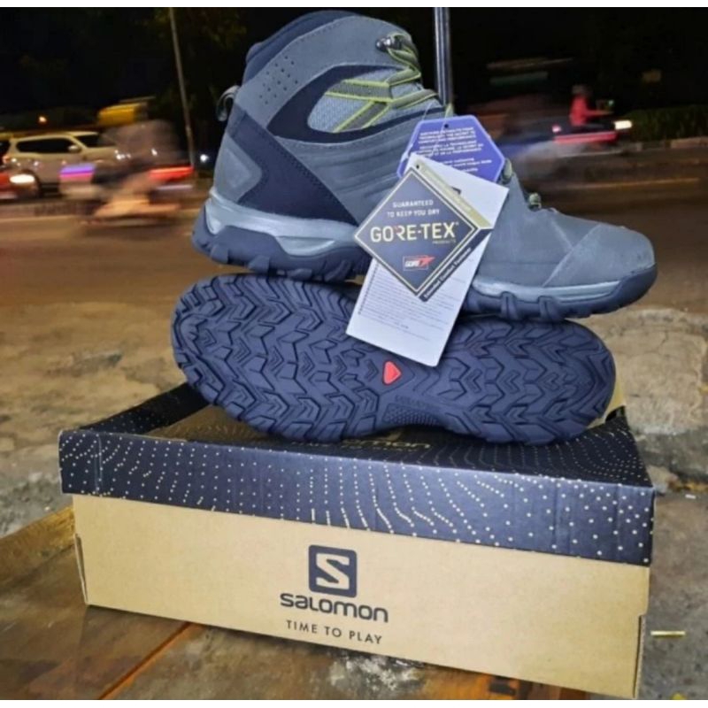 SEPATU GUNUNG HIKING TREKKING BOOTS SHOES SALOMON EVASION MID GORETEX