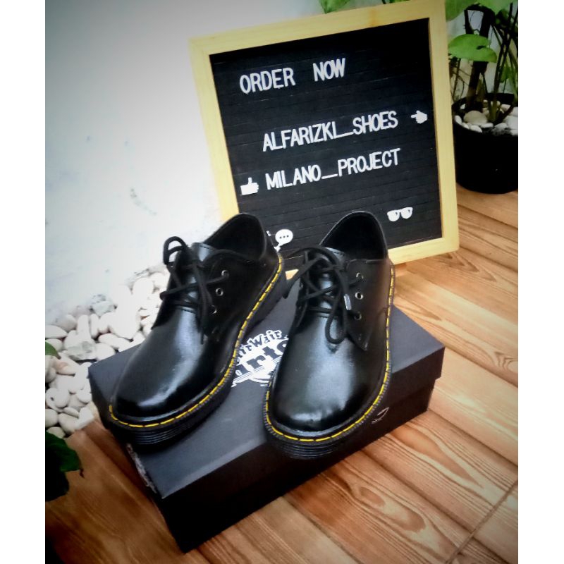 sepatu casual dokmart 3 hole full black sepatu docmart pendek sepatu kerja sepatu formal