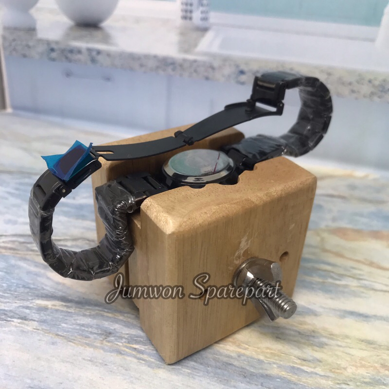 ALAT PEMBANTU PEMBUKA TUTUP BELAKANG JAM TANGAN ALAT SERVIS JAM TANGAN TATAKAN PEMBUKA TUTUP BELAKAN