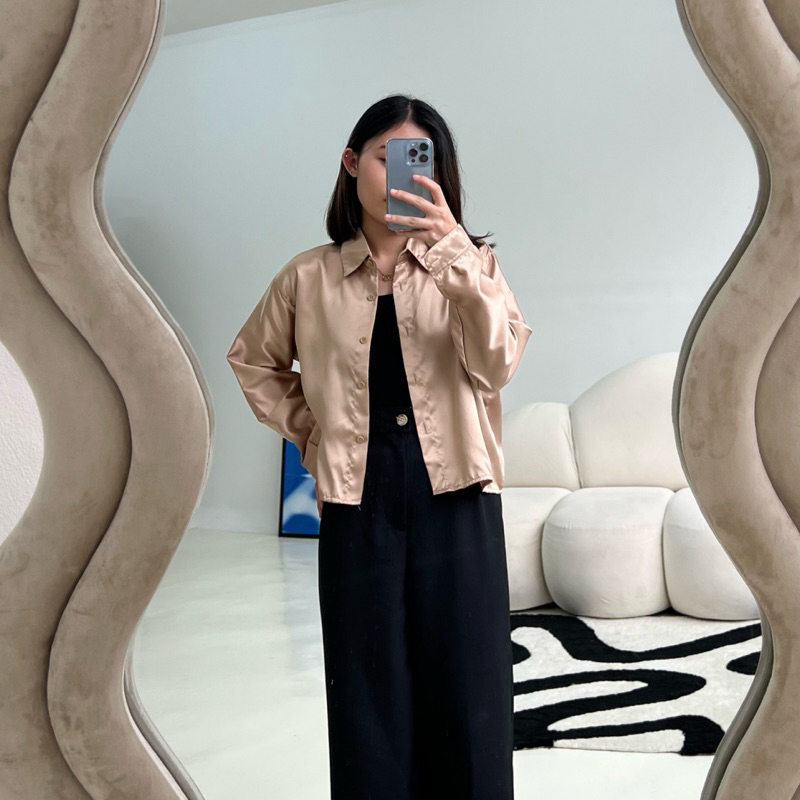 Hailey Shirt/Kemeja Crop Satin Lengan Panjang