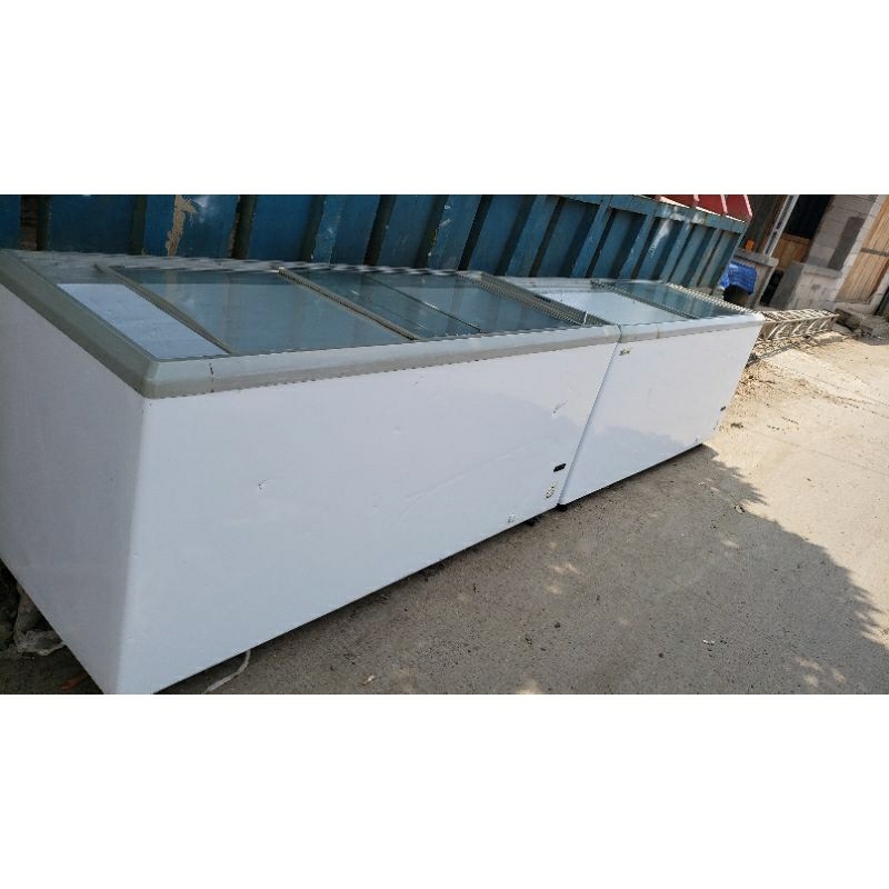 frizer kaca 600liter