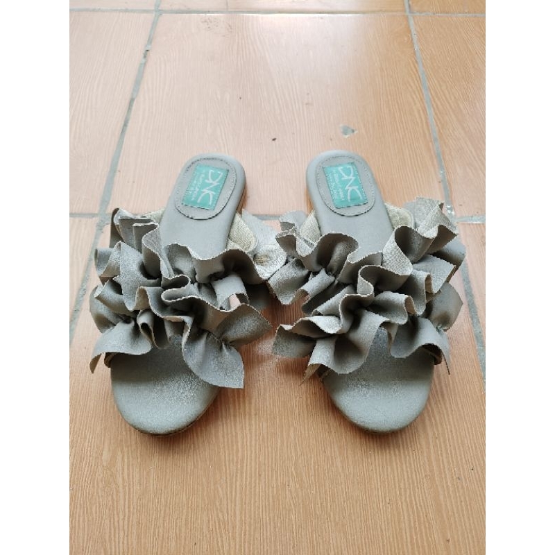 Preloved Sandal DNC Shoes
