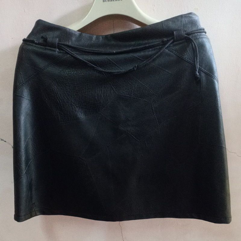 rok kulit hitam sz M