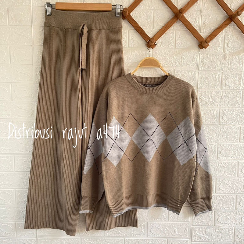 TERIZLA SWEATER RAJUT MOTIF BELAH KETUPAT ATASAN LENGAN PANJANG