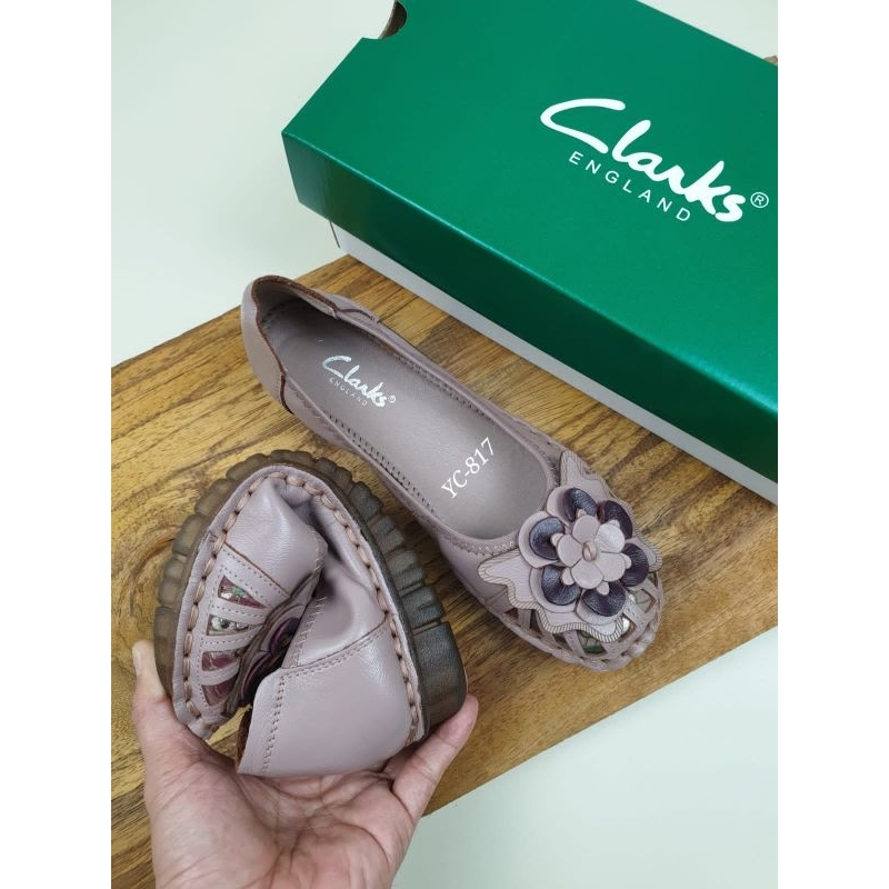 CLARKS FLAT FLOWER BUNGA 817 / SEPATU CLARKS / SEPATU Clarks WANITA