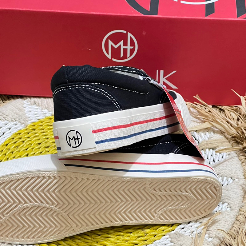 MAHONK - Slip On Black X-Rain Sepatu Sneakers Casual Pria Wanita Original