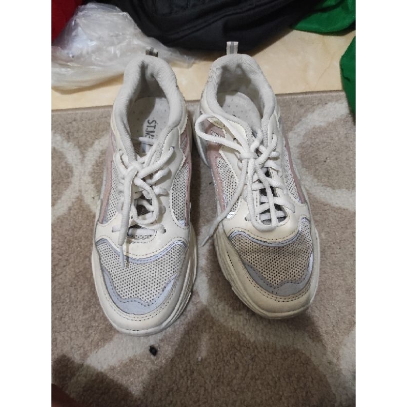 PRELOVED - SEPATU SNEAKERS ST. MORITZ