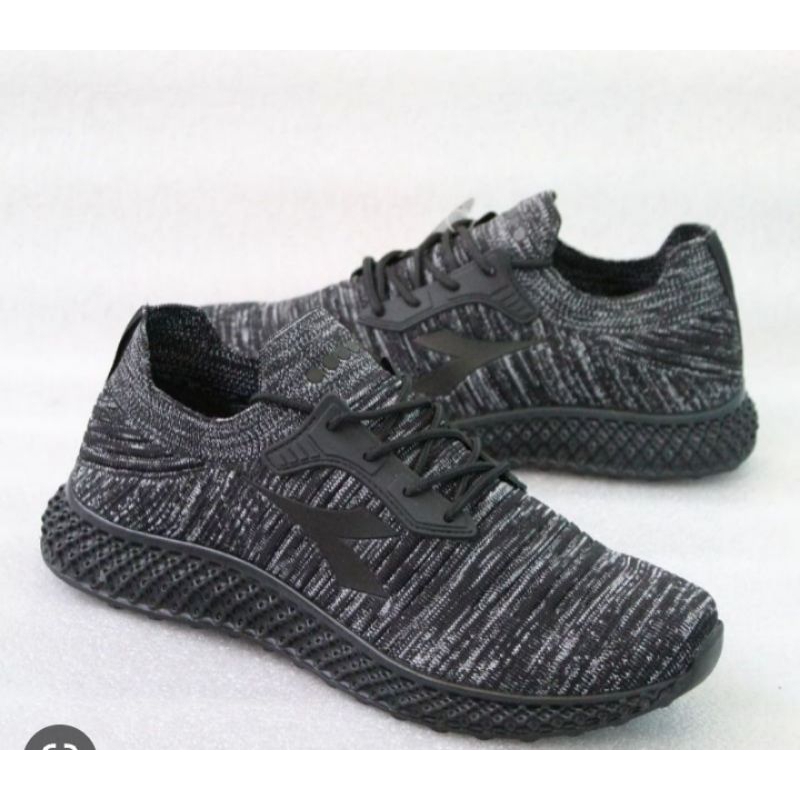 Sepatu Pria DIADORA ALONZO -DIARU911114BK