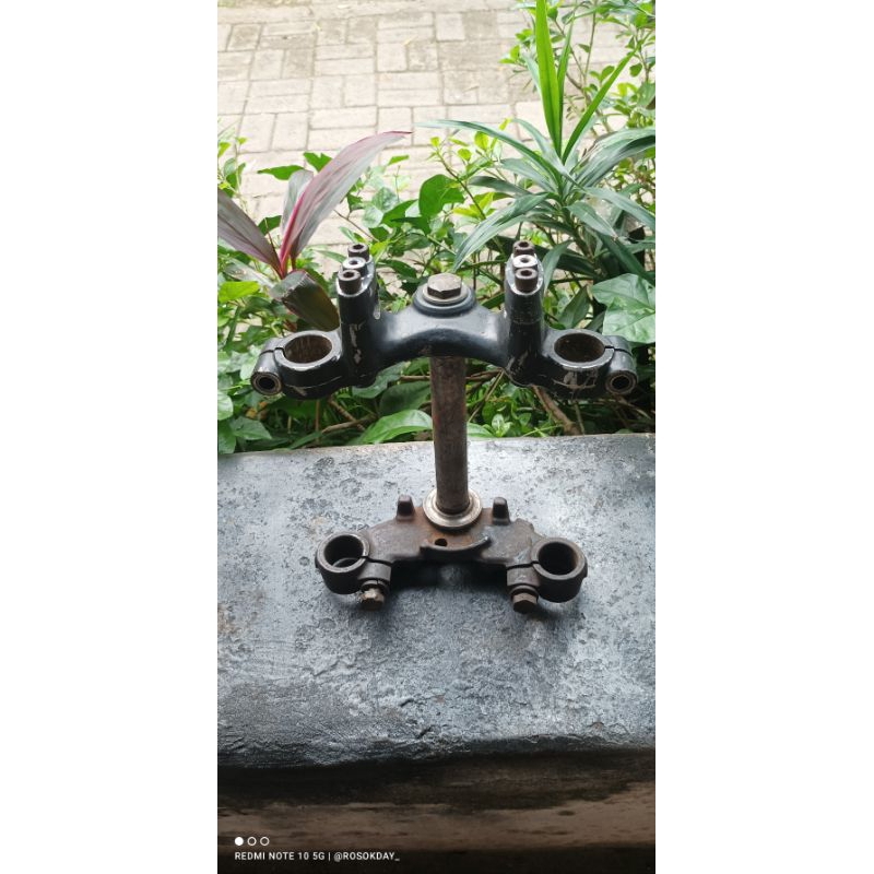 T Segitiga Atas Bawah TRS Original Segitiga Atas Bawah Shock Suzuki Trs Original Lepasan Motor