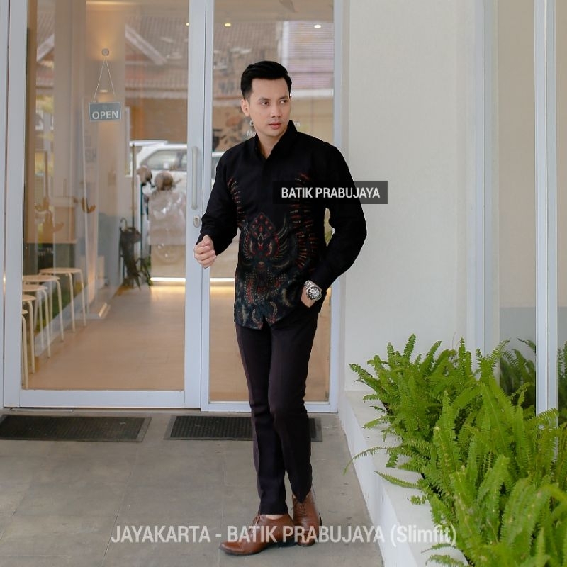 JAYAKARTA Kemeja Batik Pria Slimfit Modern Premium Lengan Panjang Terbaru - Baju Hem Batik Pria Hitam Tangan Panjang Cowok Kondangan Pesta Kerja