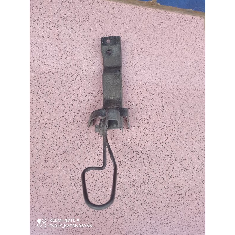 breket selang rem depan/ breket spakbor depan mio soorty aslioriginL.